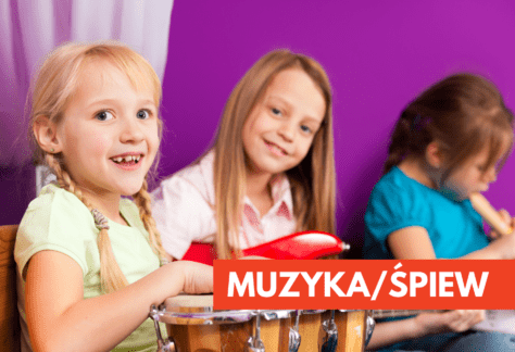Zdjęcie przedstawia grające na instrumentach dzieci.